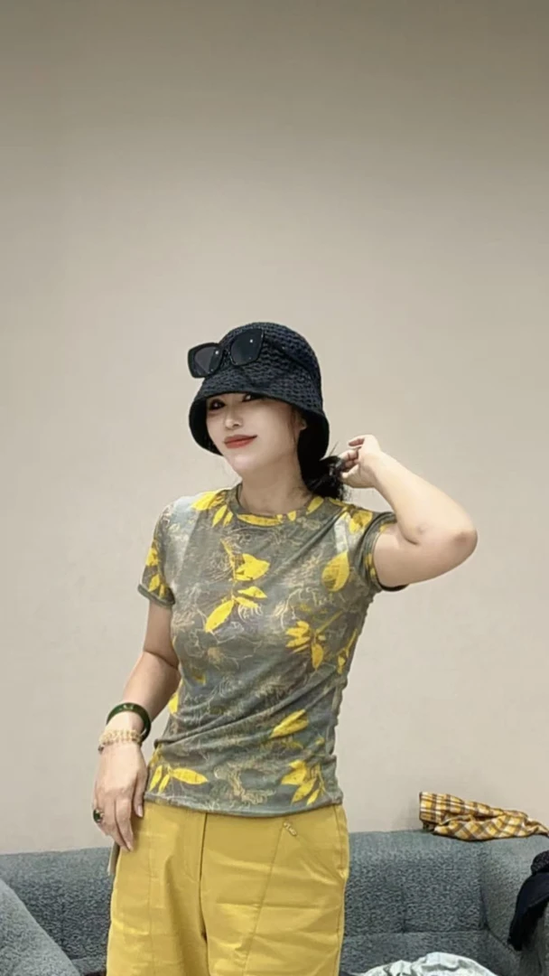 GUMODENG/古摩登UU原创！圆领女士休闲花色T恤