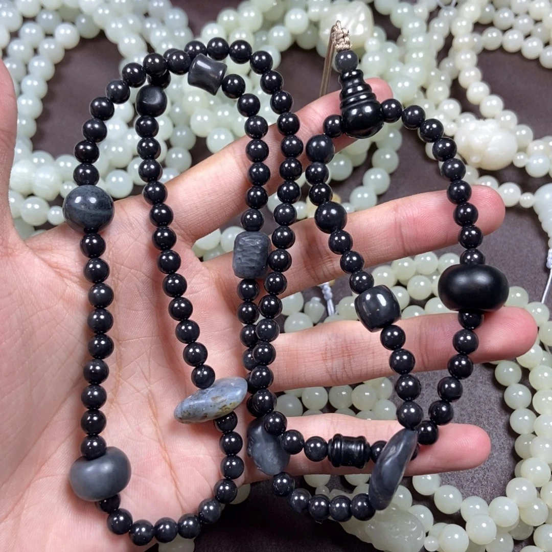 和田玉未镶嵌把件