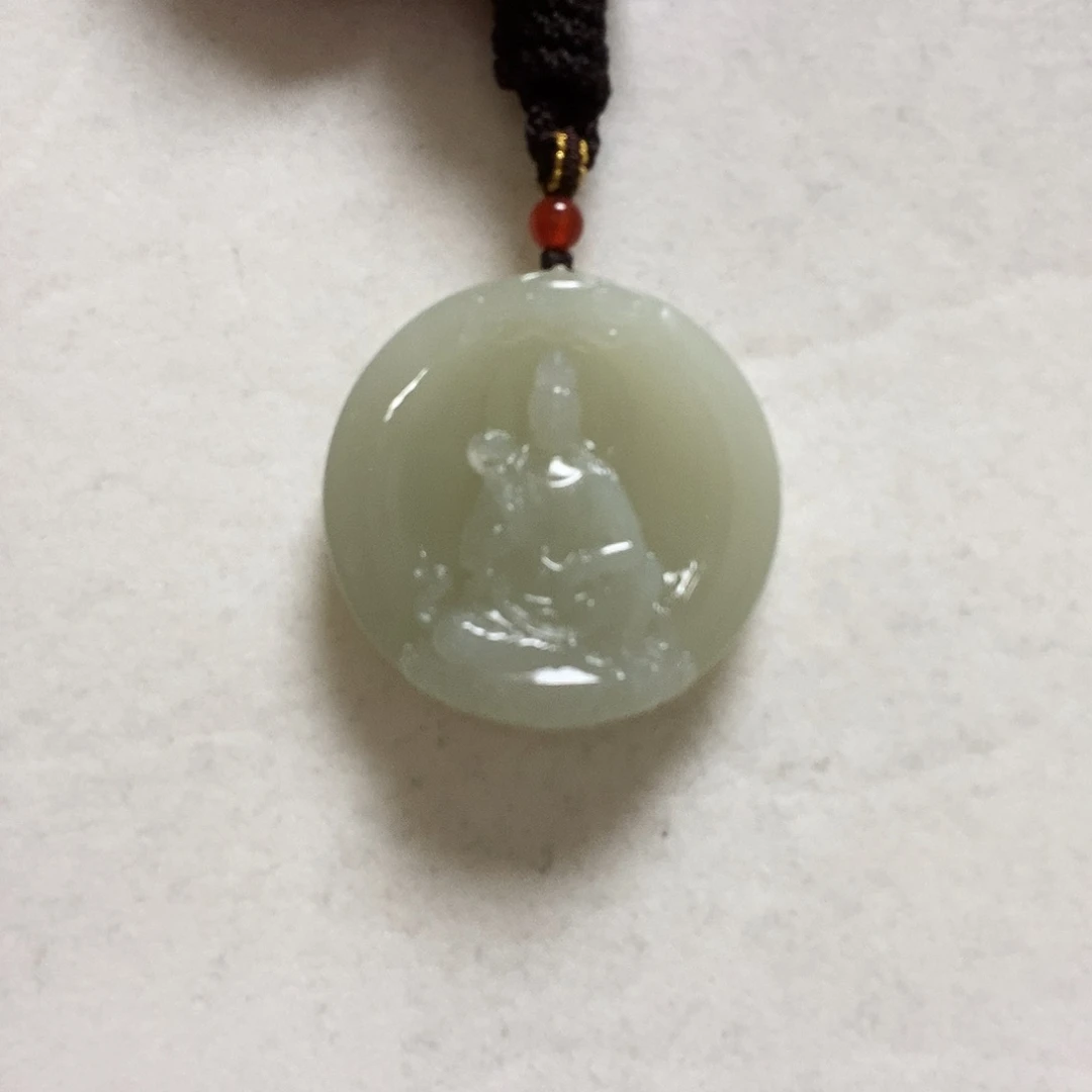 和田玉颈饰未镶嵌玉****?简单