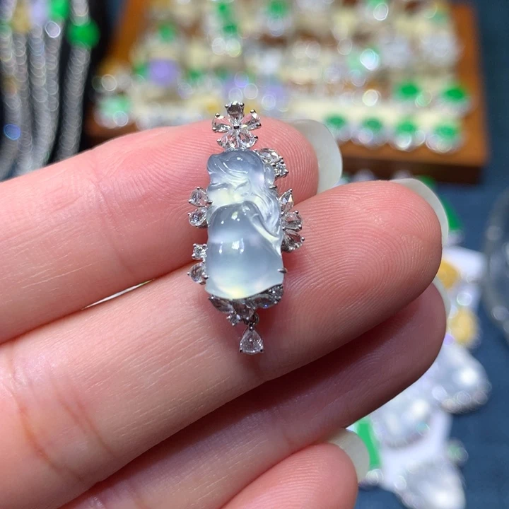 翡翠18K金镶嵌颈饰玻璃种仙子