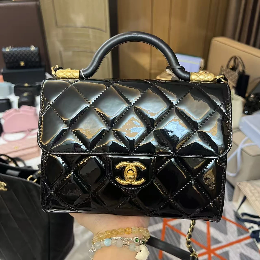 99新 Chanel/香奈儿 黑金漆皮手柄单肩斜挎包
