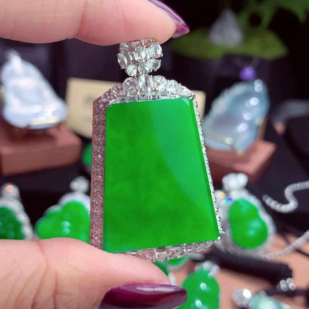 翡翠18K金镶嵌颈饰