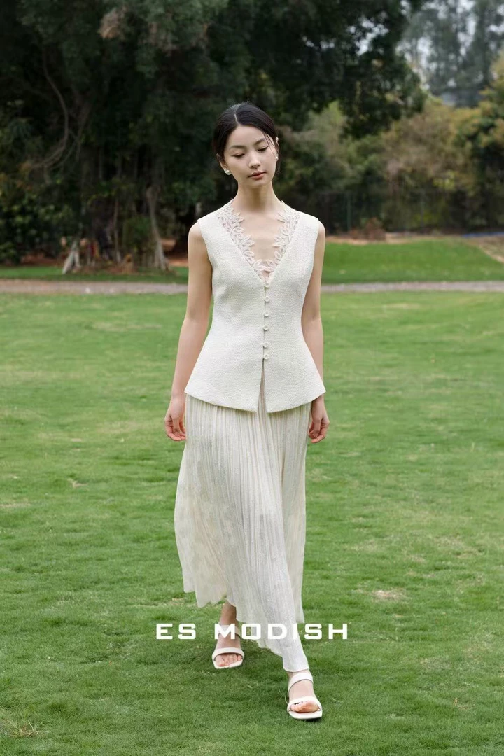 【ESMODISH】气质V领收腰花边单排扣马甲+肌理感提花靴子西部牛仔