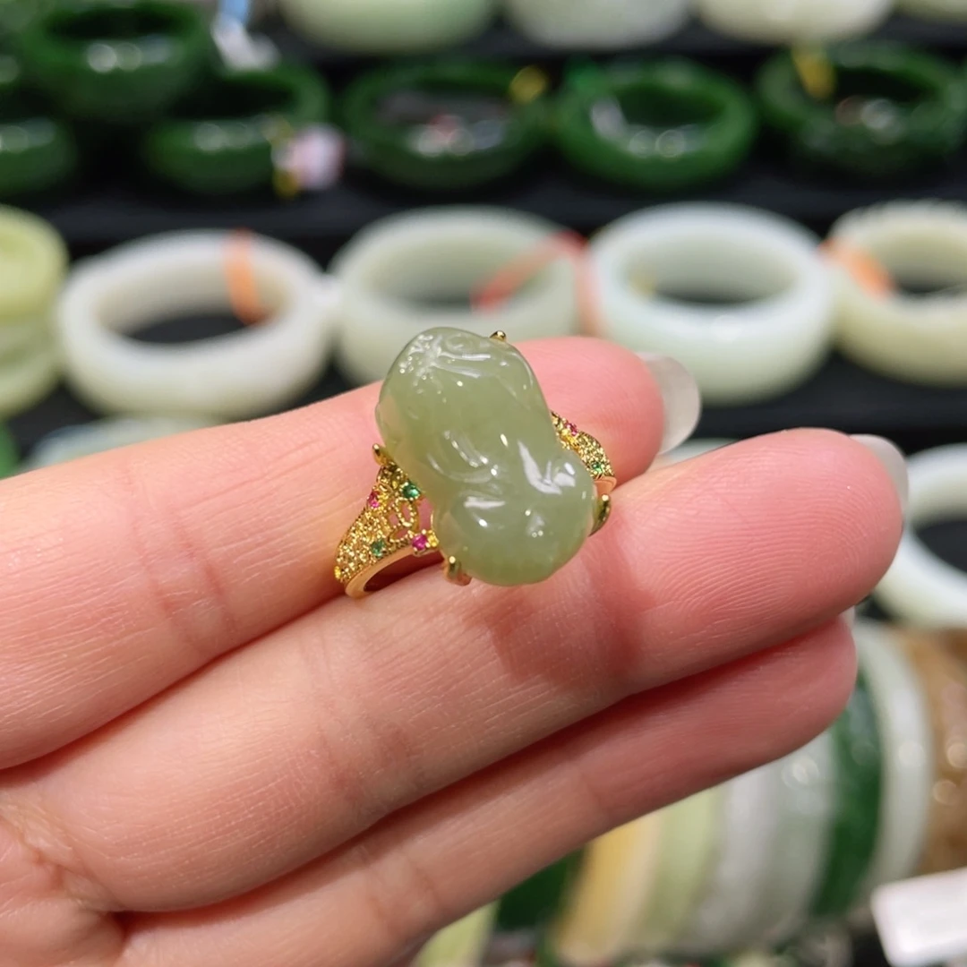 未镶嵌戒指和田玉