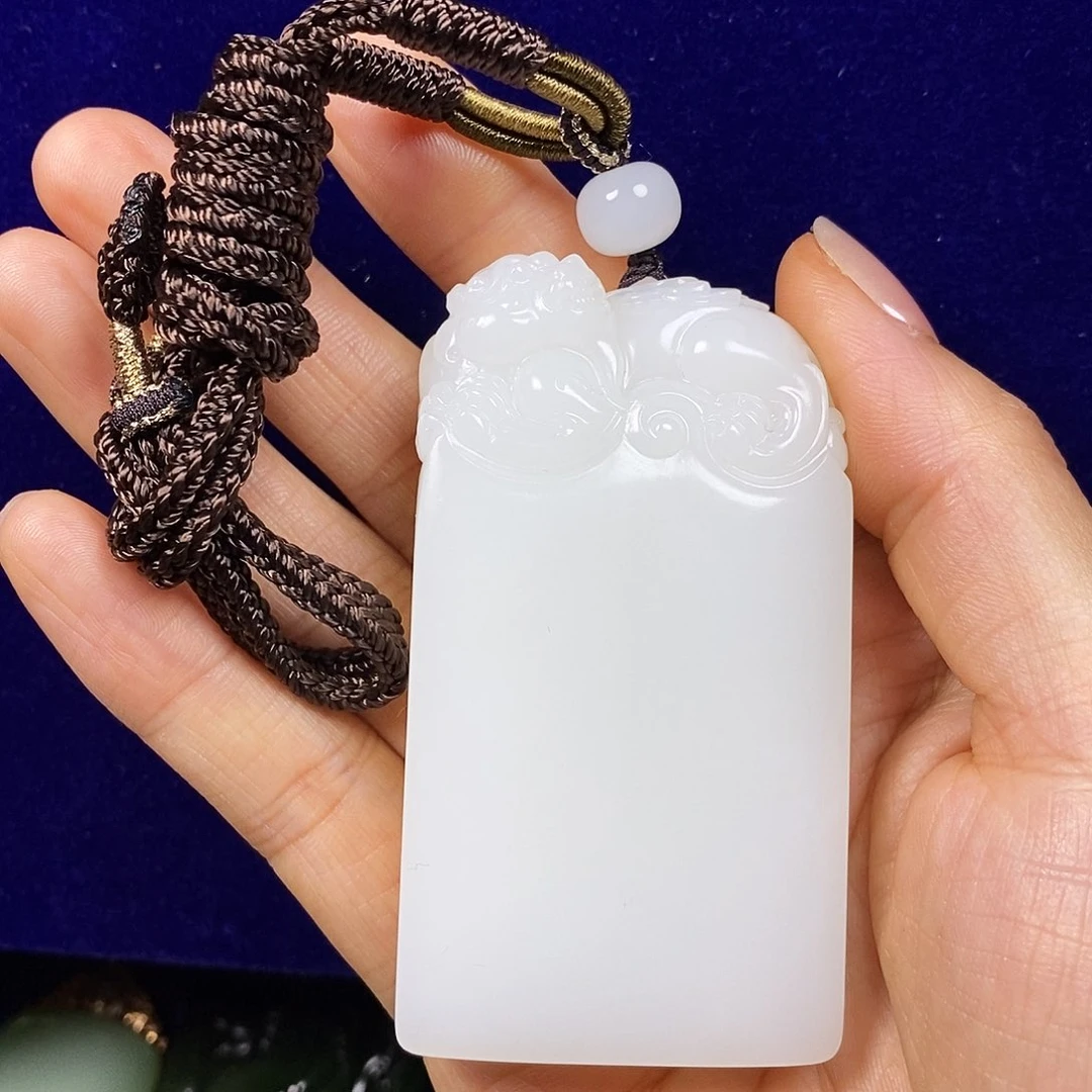 和田玉未镶嵌把件