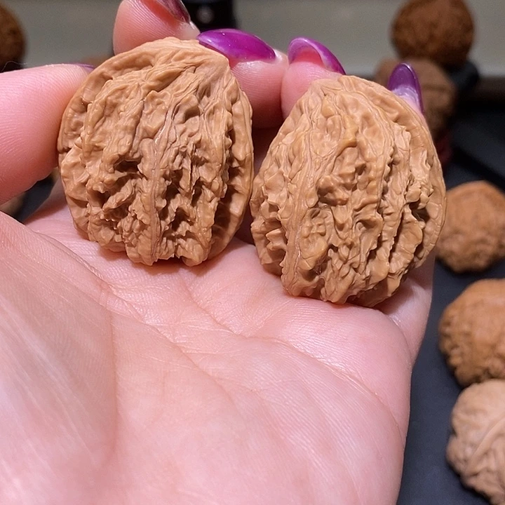 把件文玩核桃34野生异形情投意合