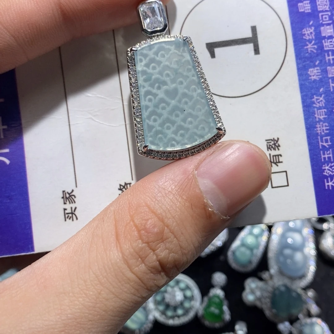 翡翠未镶嵌颈饰翡翠