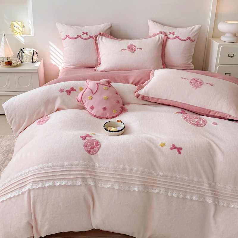 少女心加厚双面牛奶绒四件套草莓刺绣珊瑚床单被套防静电床上用品