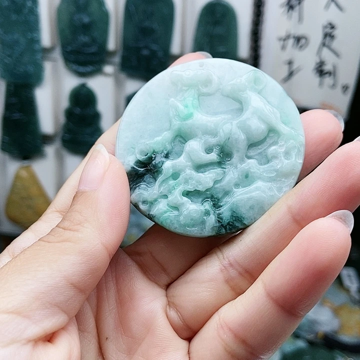 颈饰足铂镶嵌翡翠翡翠