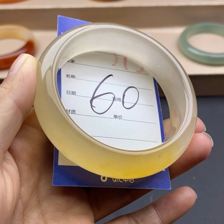 石英质玉未镶嵌手镯