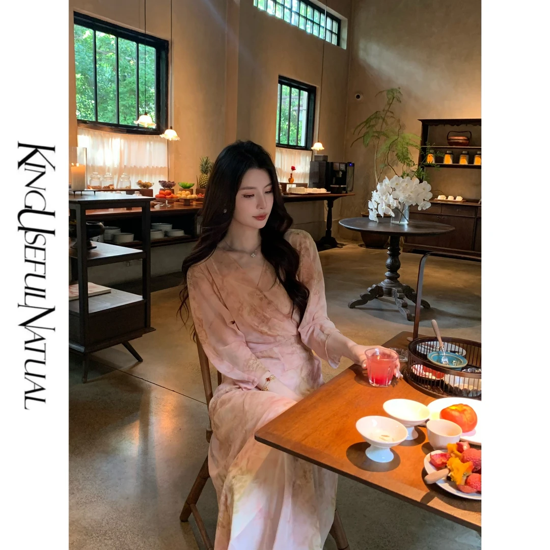 KUN 山眷风语 美丽具象化 敲显瘦珍珠晕染花色可调节绑带款连衣裙