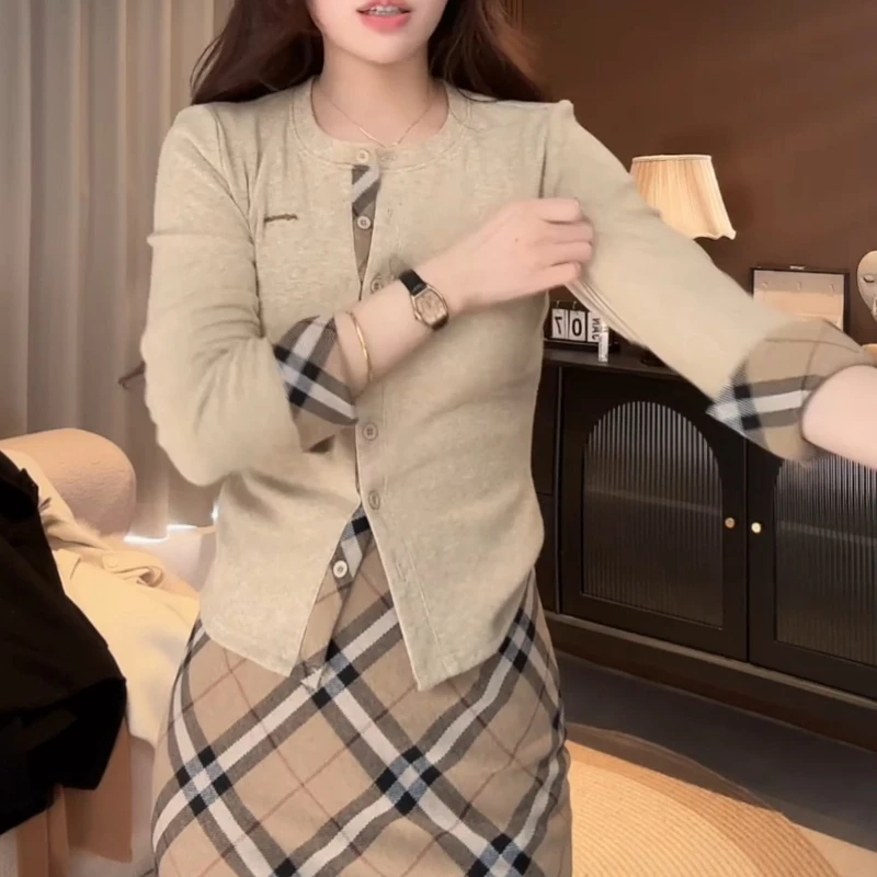 新款韩系设计感圆领修身长袖针织开衫LK2508227