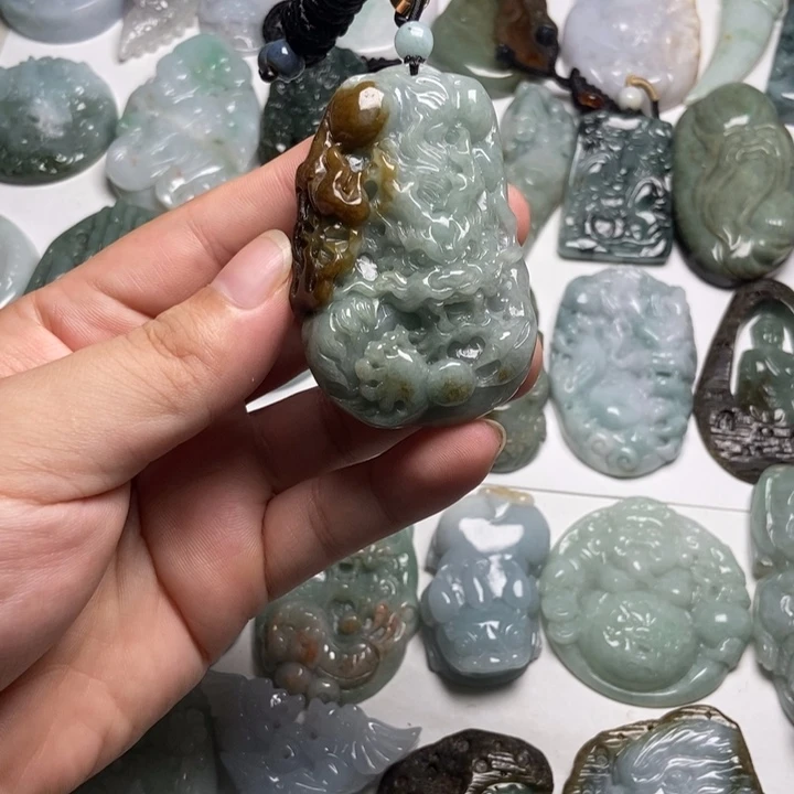 翡翠未镶嵌颈饰龙牌47