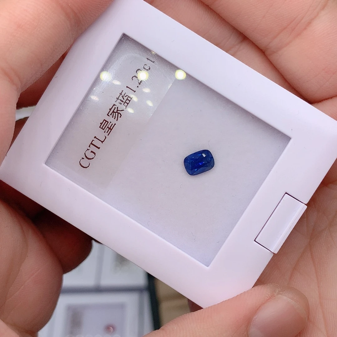 蓝宝石裸石未镶嵌V****?1.22c t