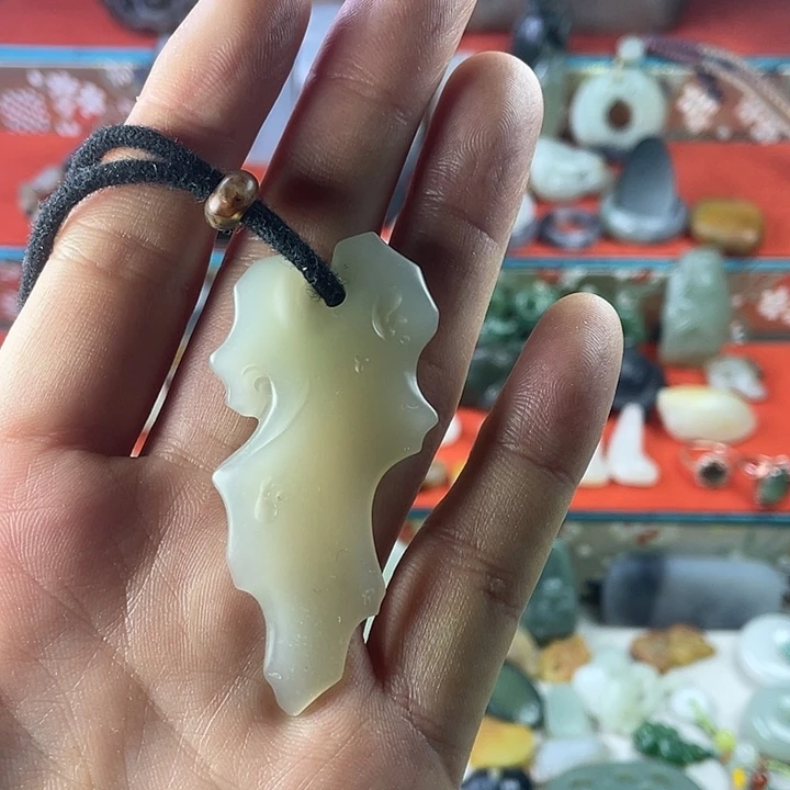 和田玉未镶嵌颈饰太湖石时来运转挂件