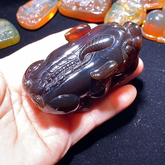 琥珀未镶嵌颈饰血紫蜜貔貅