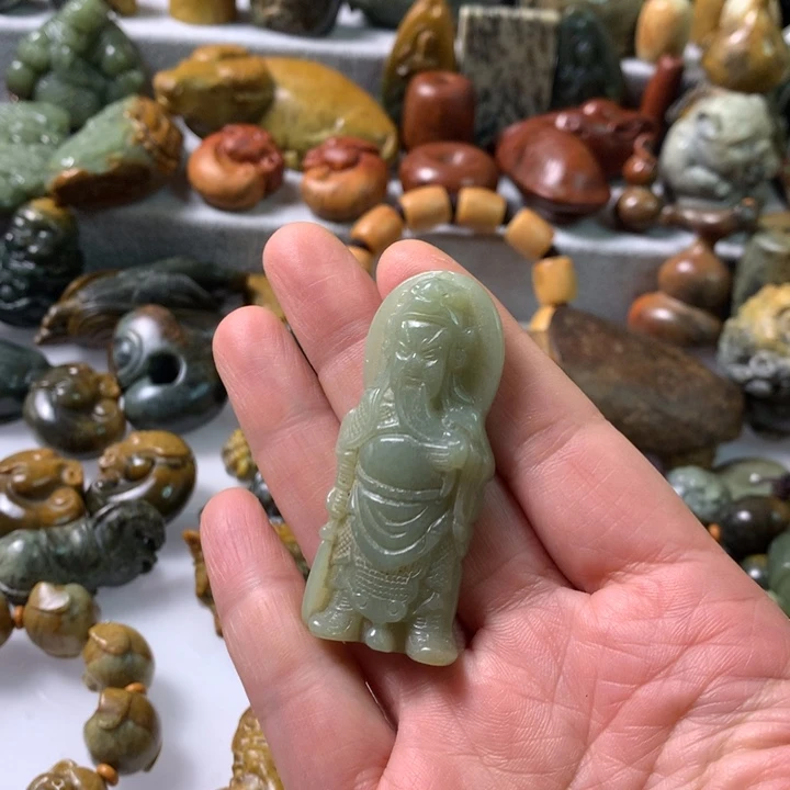 未镶嵌岫岩河磨玉（透闪石质玉）把件