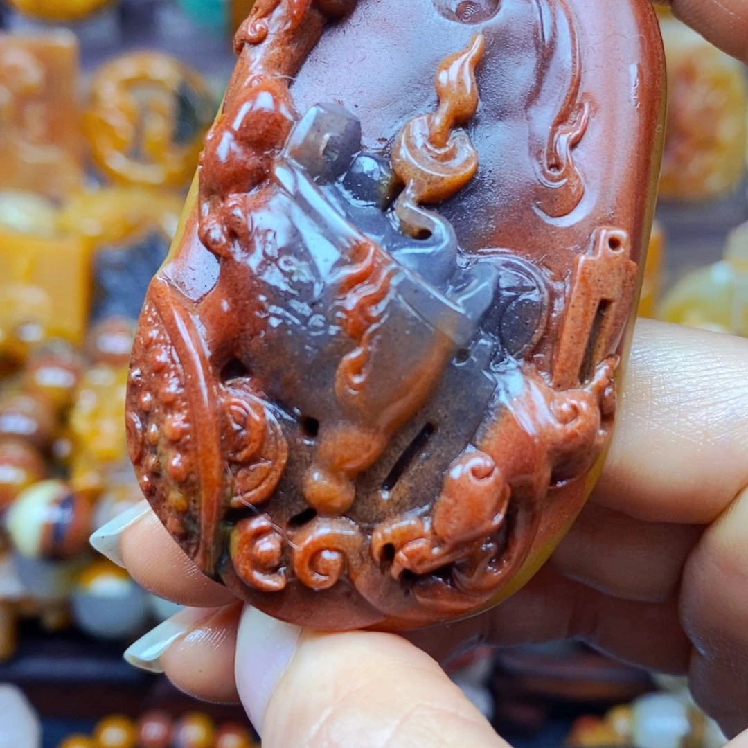 未镶嵌石英质玉（黄龙玉）颈饰