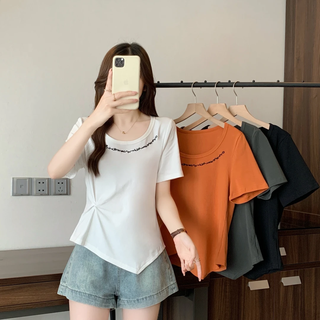 2025夏季新款胖mm大码女字母印花正肩短袖t恤不规则捏褶上衣