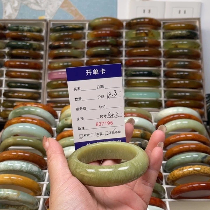 丫***～蛇纹石玉未镶嵌手镯