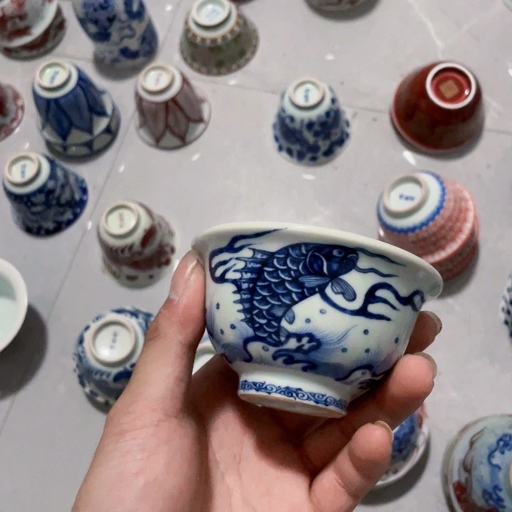 瓷片忍***理景德镇青花鱼花龙中号压手杯
