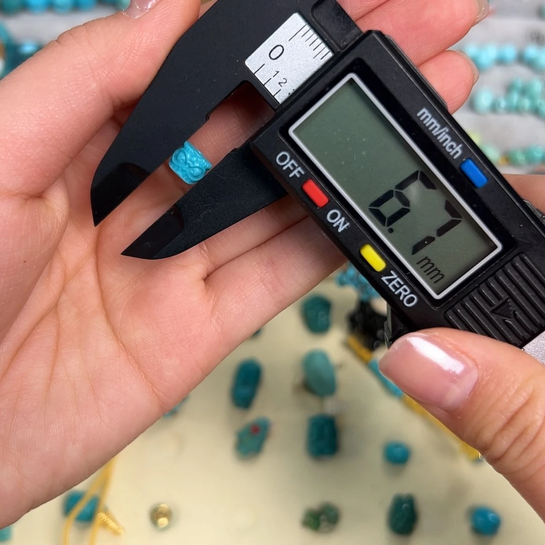 绿松石未镶嵌颈饰