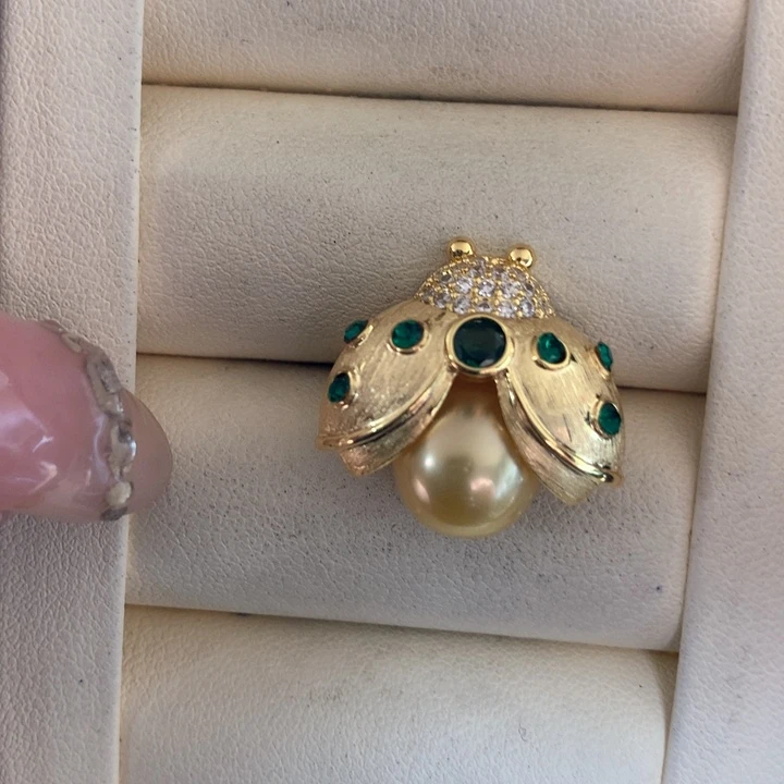 未镶嵌胸饰海水珍珠