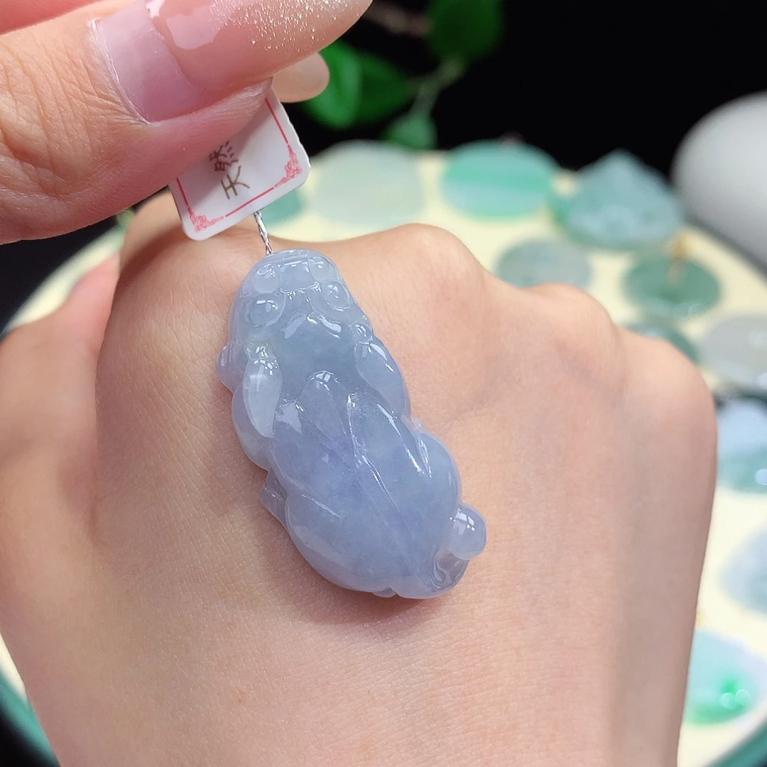翡翠未镶嵌颈饰貔貅