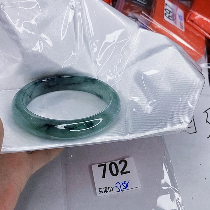 翡翠未镶嵌手镯一图一物实物为准（微瑕处理）