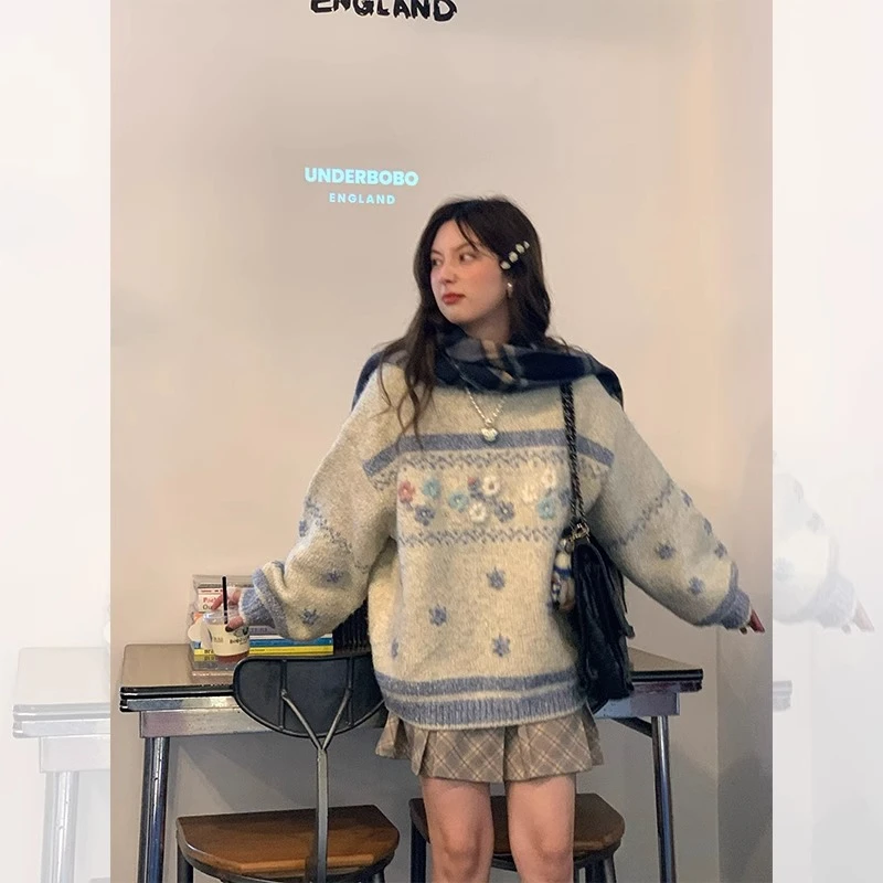 大码胖MM复古钩花圆领毛衣女秋季慵懒风宽松显瘦遮肉针织打底上衣