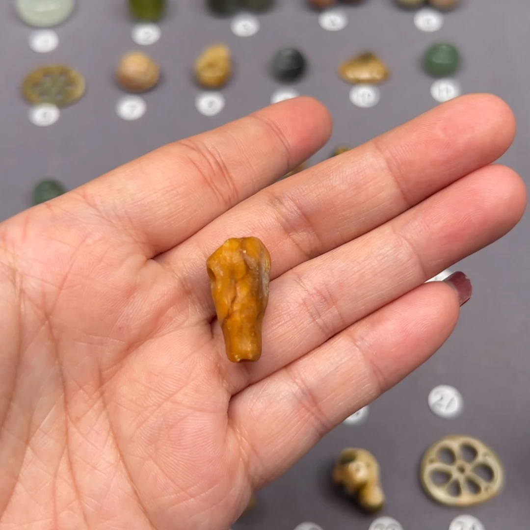 蛇纹石玉颈饰未镶嵌卡11