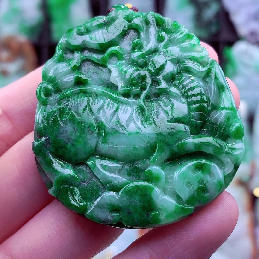 翡翠未镶嵌颈饰挂件