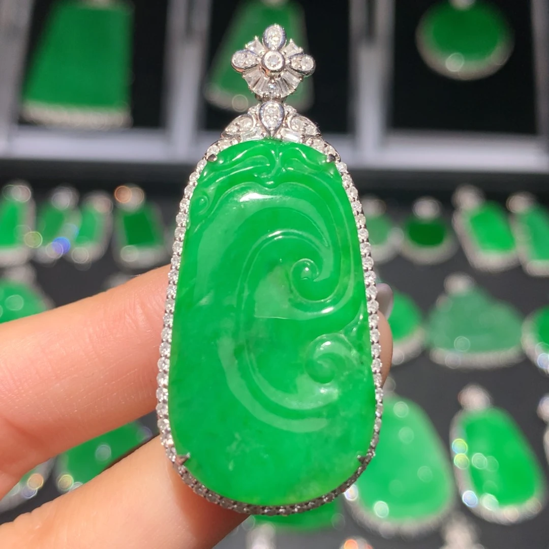 翡翠颈饰18K金镶嵌翡翠