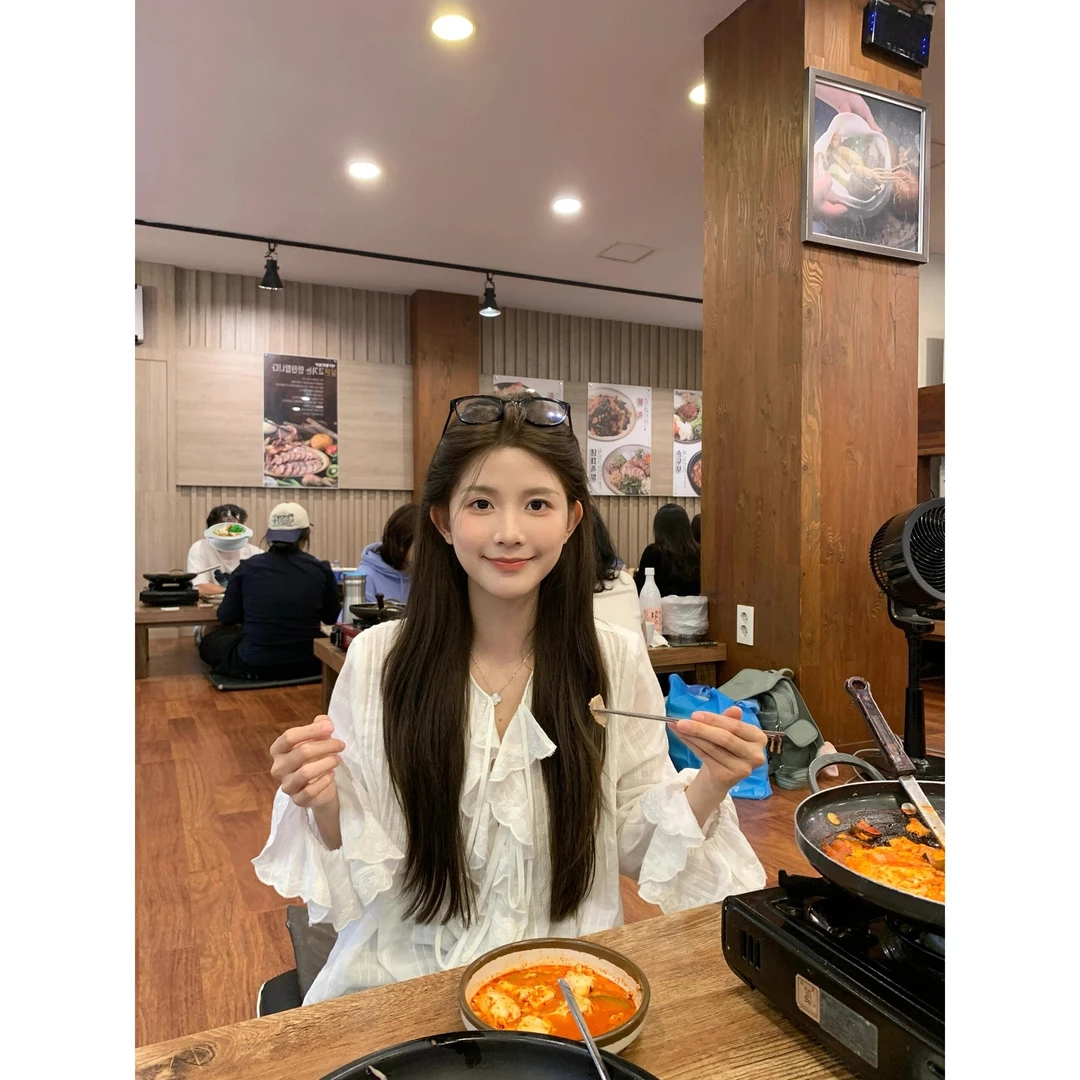 法式荷叶边喇叭袖V领宽松温柔气质显瘦白色雪纺衬衫女春秋季上衣