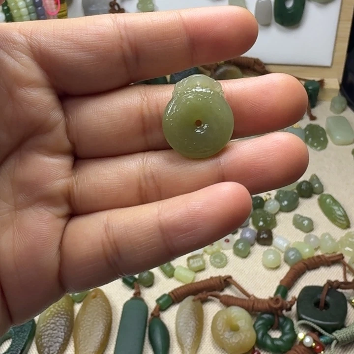 和田玉未镶嵌挂件