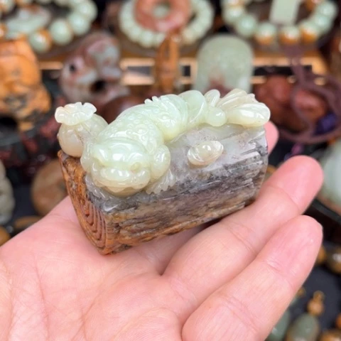 手链未镶嵌岫岩河磨玉（透闪石质玉）上**涉