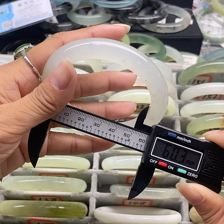 蛇纹石玉未镶嵌手镯134