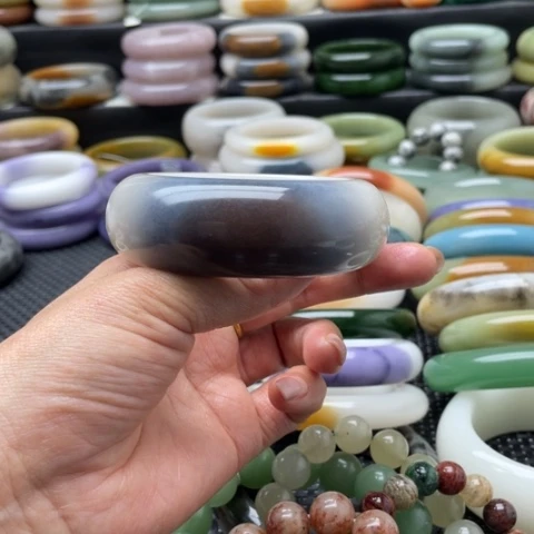 石英岩玉未镶嵌手镯