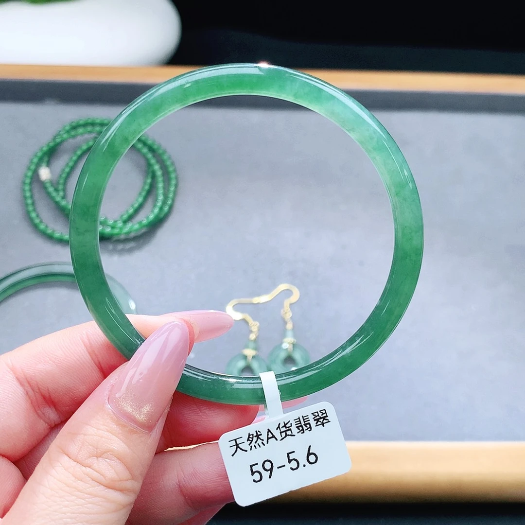 未镶嵌手镯（圆镯）翡翠