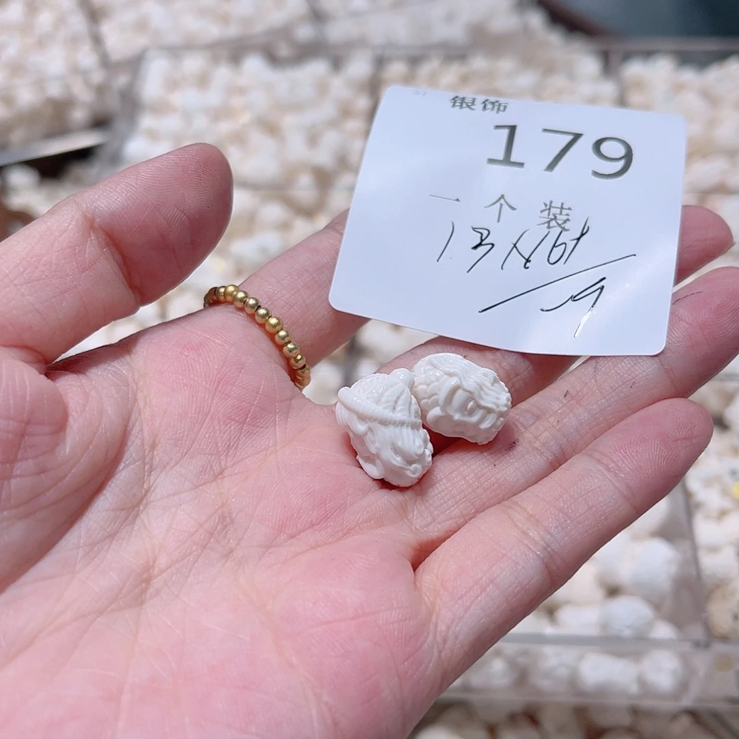 未镶嵌珠宝半成品水晶179 。