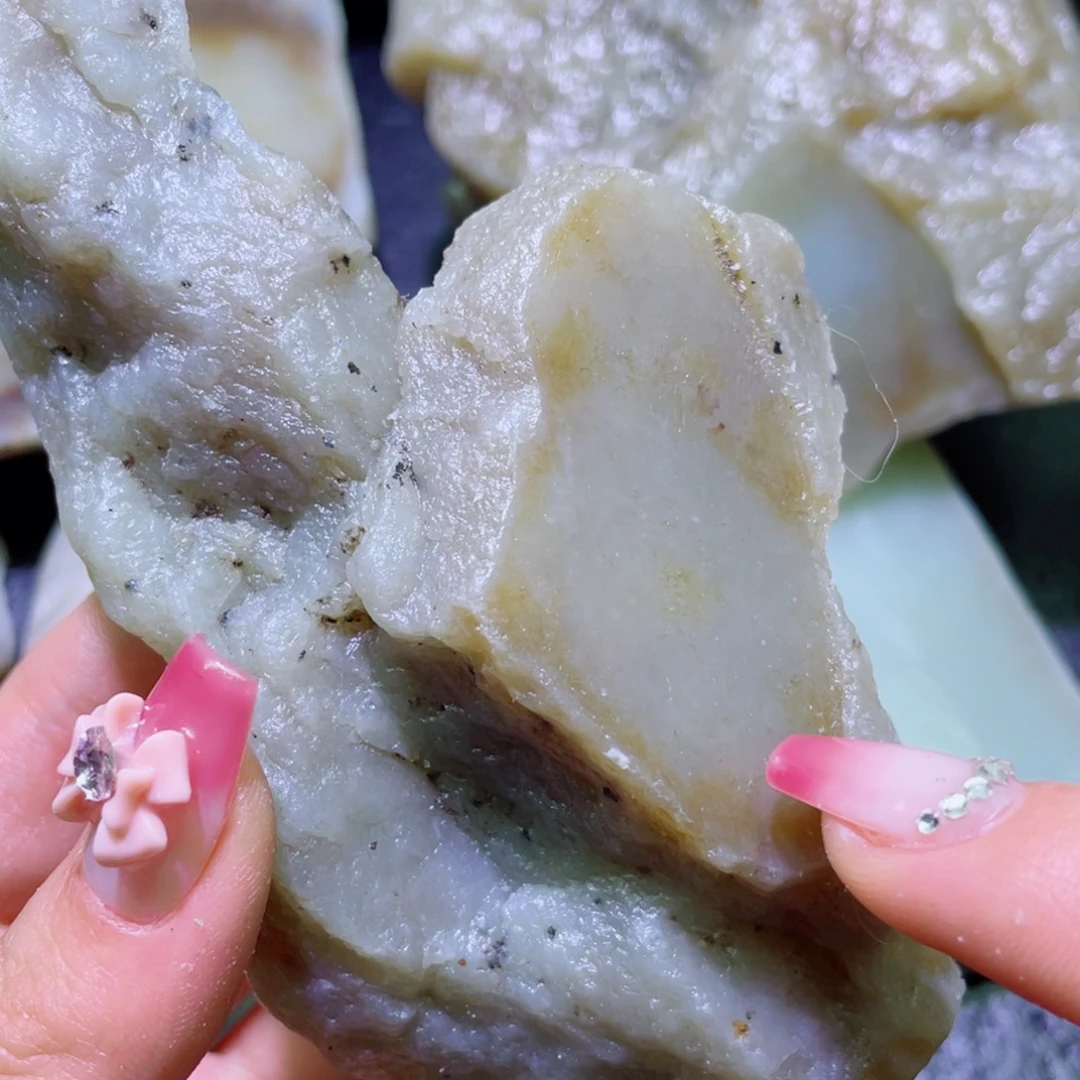 和田玉未镶嵌珠宝半成品