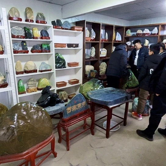 蛇纹石玉颈饰合金