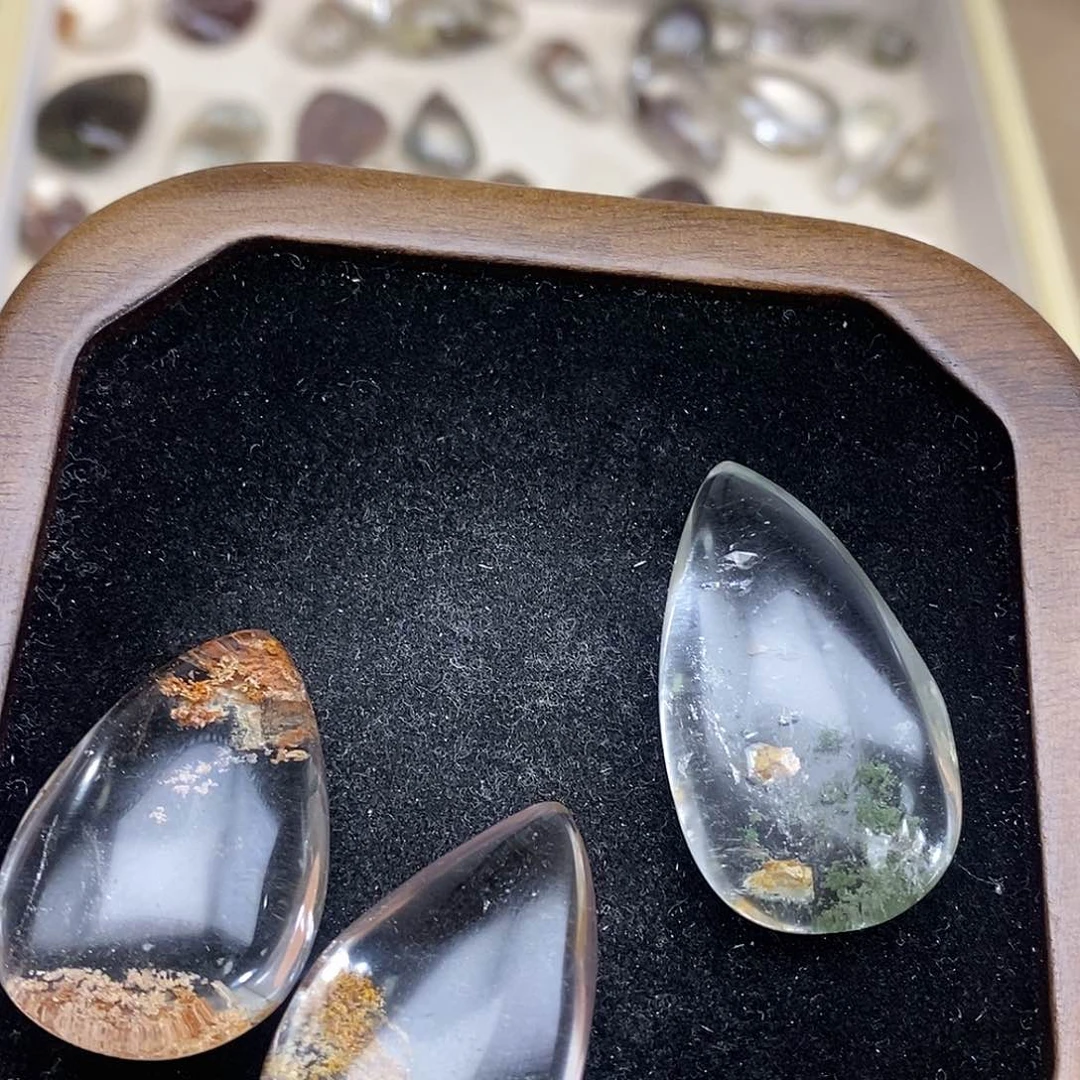 未镶嵌颈饰水晶M****?水晶