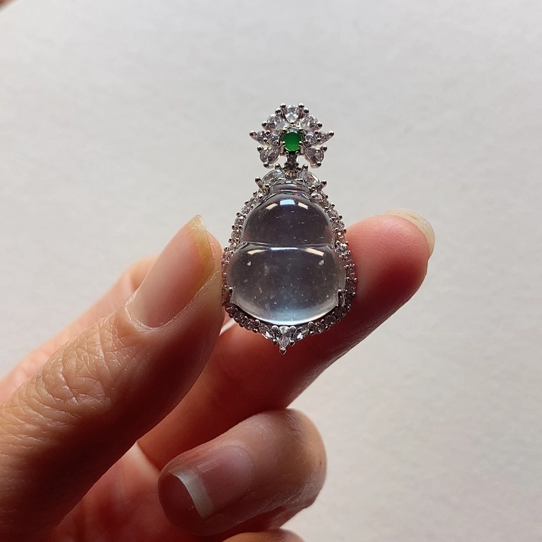 石英质玉颈饰未镶嵌莓***?