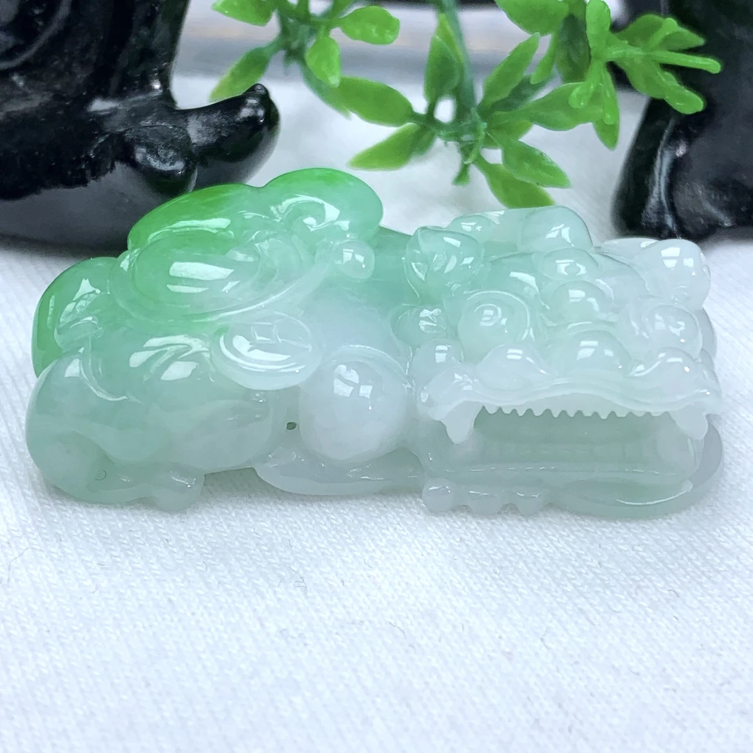 天然缅甸翡翠A货冰润飘阳绿金钱霸王貔貅吊坠46−23.8−12mm
