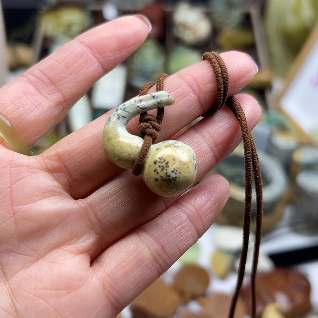 岫岩河磨玉（透闪石质玉）未镶嵌颈饰河磨玉葫芦