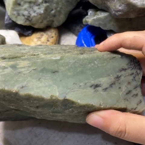 透闪石质玉未镶嵌珠宝半成品