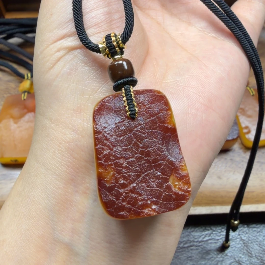 琥珀未镶嵌吊坠(赠链)
