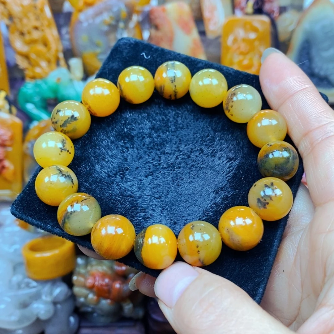 未镶嵌石英质玉（黄龙玉）颈饰