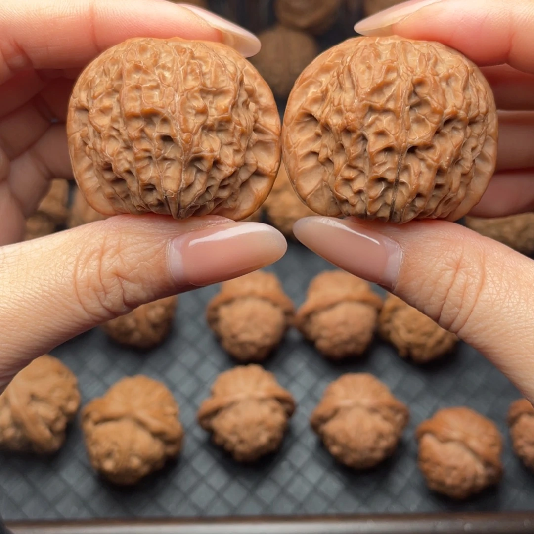 文玩核桃吊坠41血麒麟